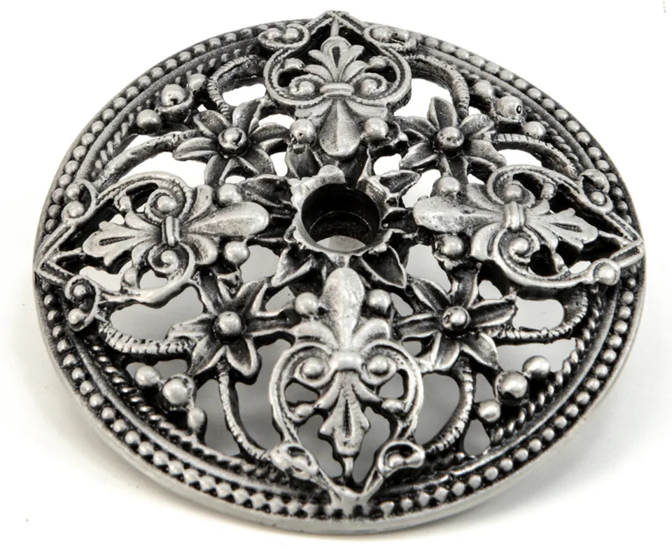 Juliane Grace escutcheon with florets 136-11