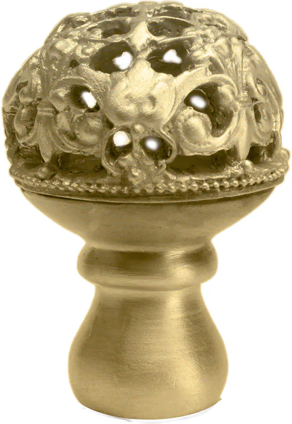 Juliane Grace medium knob full round in Soft Gold. 138-27