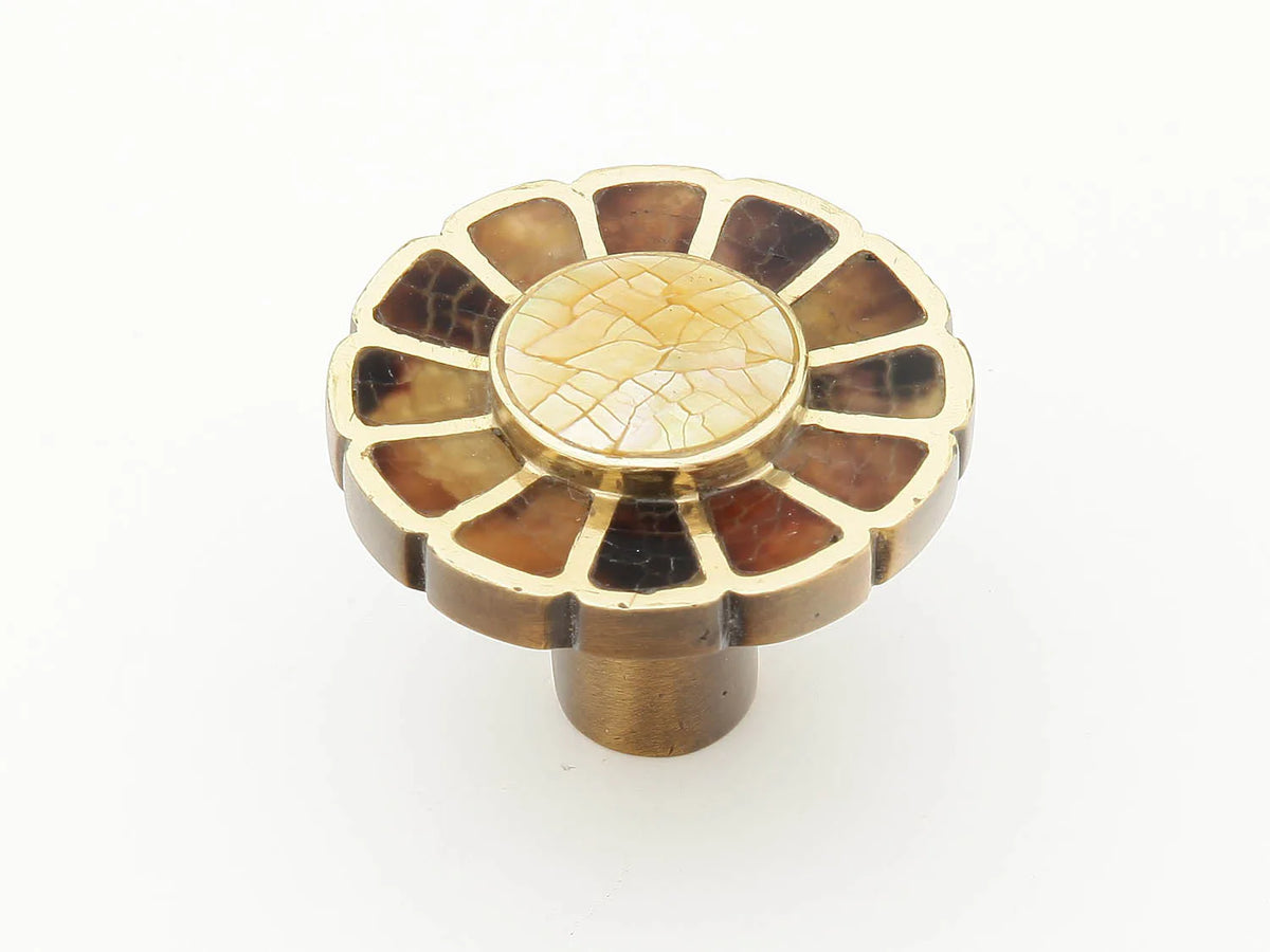 Heirloom Treasures Knob, Round, Penshell/Mother of Pearl, Estate Dover, 1-1/2'' dia 953K-ED