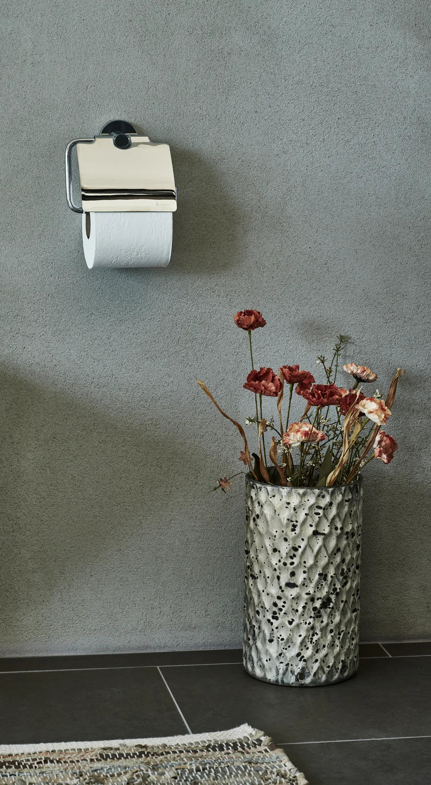 HOME Toilet Roll Holder with Cover in Polished Chrome HK3414