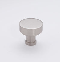 Moderne 1 1/8'' Knob A716-18-SN