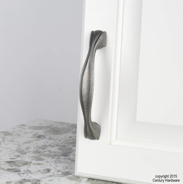 Caledonia 4 in. Regent Silver Pull 29477-RS
