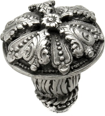 Acanthus med knob Renaissance style with feather scroll foot 1060