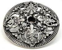 Juliane Grace escutcheon with florets 136