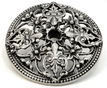 Juliane Grace escutcheon with florets 136