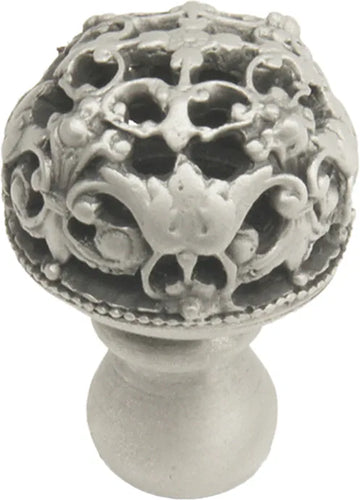 Juliane Grace medium knob full round 138