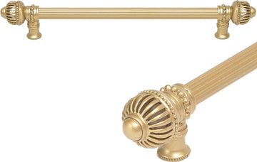 Cricket Cage 18'' cc with 5/8'' reeded center long pull large finial in Soft Gold. 5573R-27