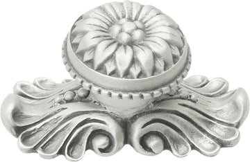 Acanthus large knob with flared foot Rosette style with medium backplate 830842