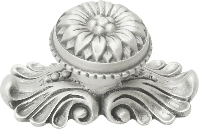 Acanthus large knob with flared foot Rosette style with medium backplate 830842