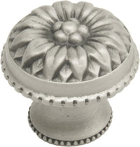Acanthus large knob with flared foot Rosette style 830B