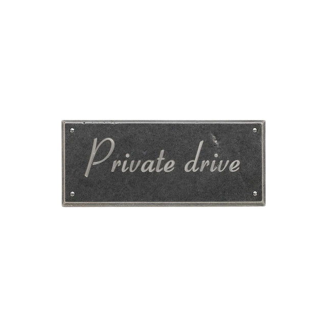 Plaque – Coronet Font