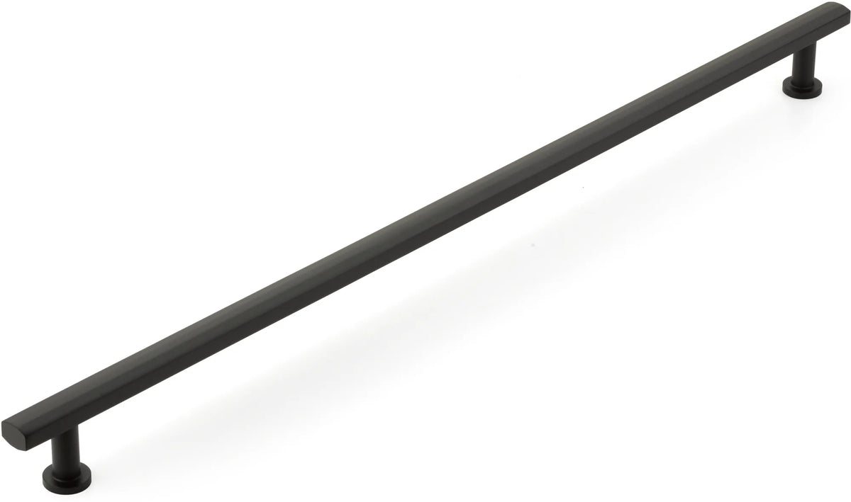 Heathrow Appliance Pull, Matte Black, 24'' cc 559-MB